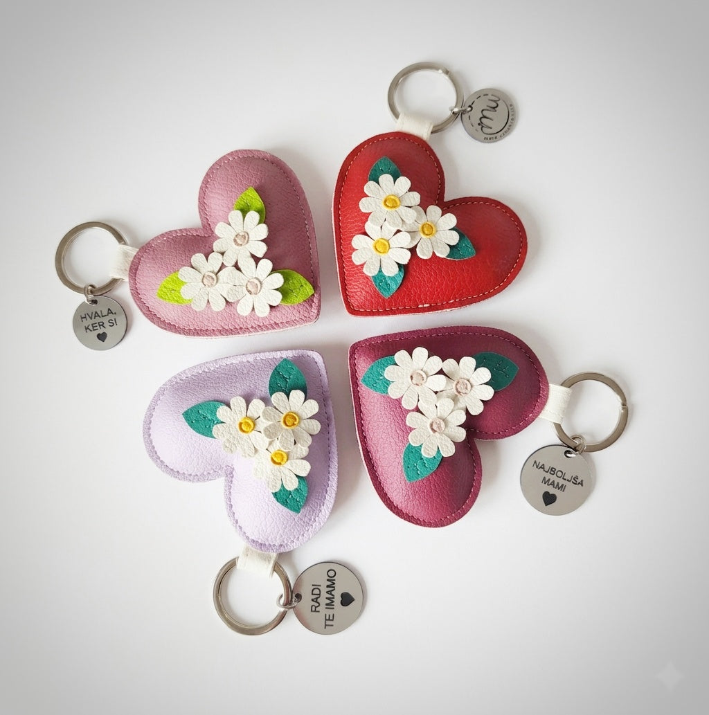 Obesek srček z rožicami